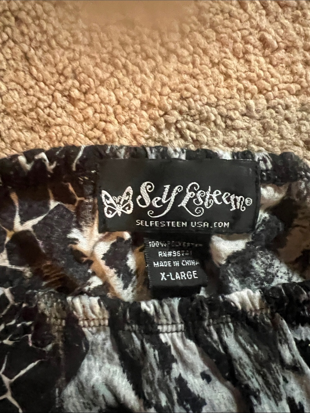 Black & White Animal Print Short Sleeve Women's Top - Picture 2 of 2